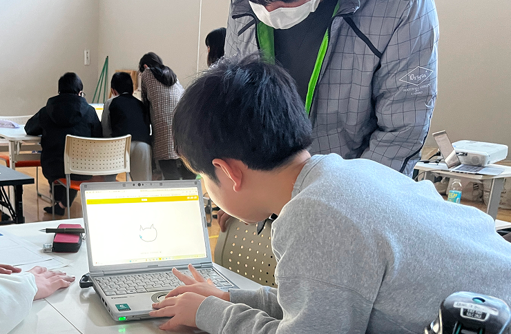 小中学生向けAI講座の様子 (A4 - 11.jpg)